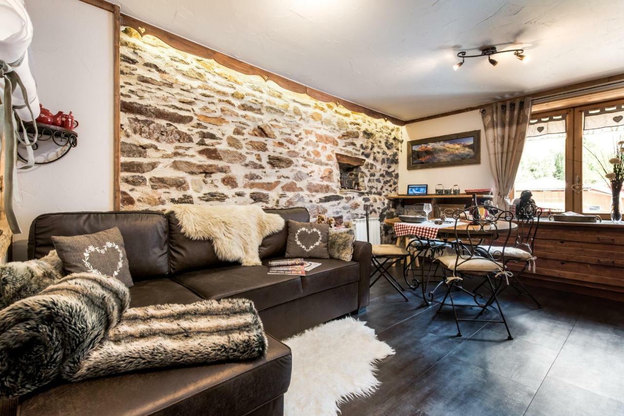 Aux Pieds Des Cimes Apartment ลาปลาญ ภายนอก รูปภาพ