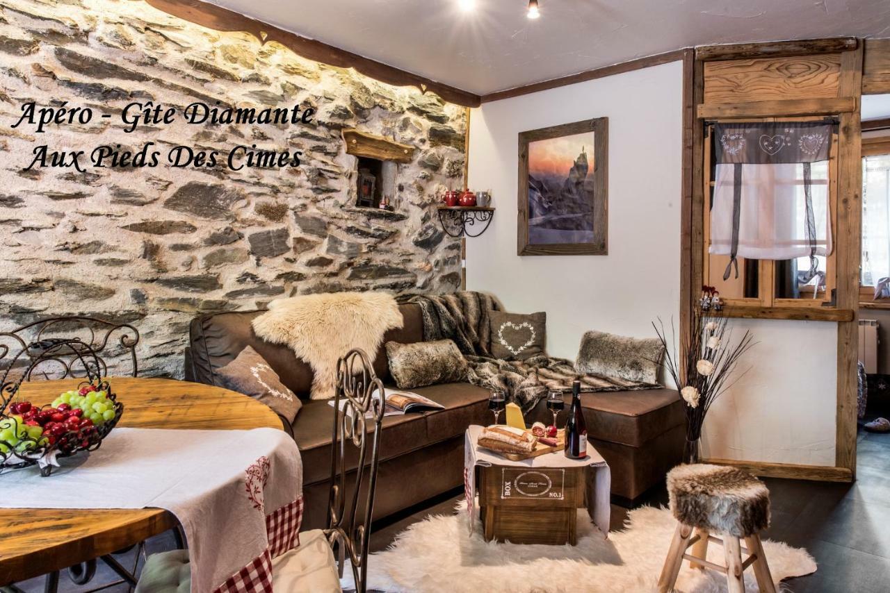 Aux Pieds Des Cimes Apartment ลาปลาญ ภายนอก รูปภาพ